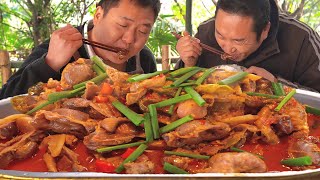 3斤鸡杂，二弟做“泡萝卜炖鸡杂”，酸辣开胃，连吃三碗米饭｜Mukbang【鐵鍋視頻】