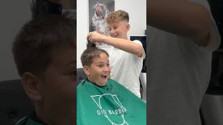 Να τα χιλιάσετε 🙌🏼😊 #fry #barber #foryoupage #barbershop #fade #fade #hair #buzzcut #funnyvideo