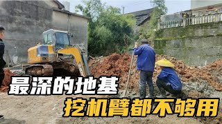 挖掘机挖地基打混凝土，货车掉坑里差点侧翻，我反而多挣了600块