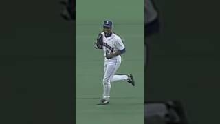 Ken Griffey Jr. steals popup from his father, Ken Griffey Sr. 9/21/90 #fatherandson #mlb