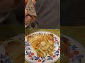 シーフードピザを食べるだけの動画です！