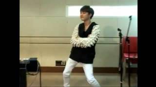 130606 EXO - D.O. dancing to PSY - Gentleman (ShimShimTaPa)