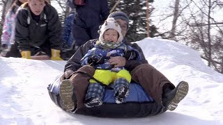 少雪なんの雪遊びに歓声　羊ケ丘スノーパーク