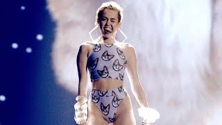 Miley Cyrus - Wrecking Ball (Live on American Music Awards) HD