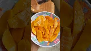 মিষ্টি পাকা আম খেতে ভারী মজা লাগে 😋#viralvideo #bd #viral #food #summer #mango #shorts #short