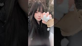 成人式だからキレイめなネイルを見せたくて❄！wanted to show off my cute nails so I took a photo with snow❄#tiktok