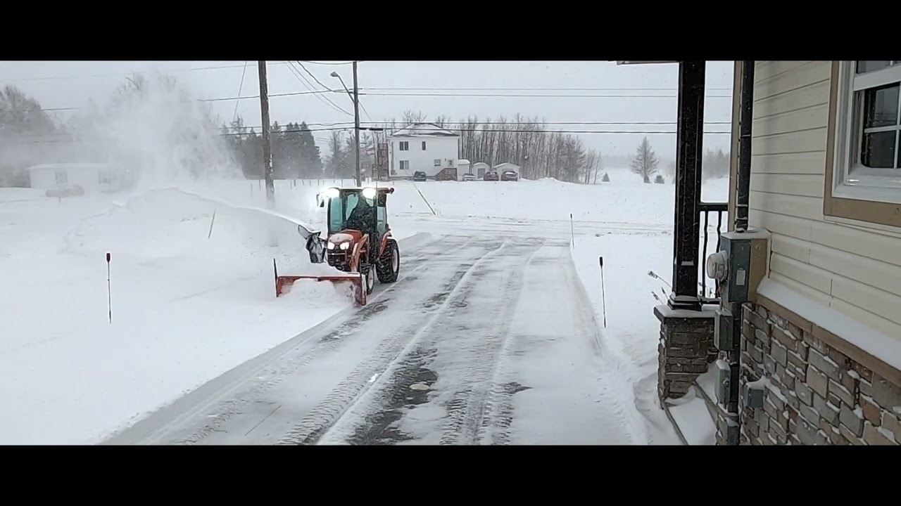 Kubota, Compact, B2650, Loader Mount Snowblower Part 2 - YouTube