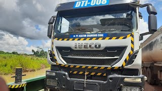 Cara mengoperasikan/ mengendarai Truk IVECO TRAKKER 440 || Roda12