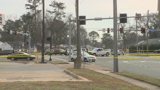 Sheriff’s deputy critically hurt, suspect dead after shooting at busy Hampton intersection