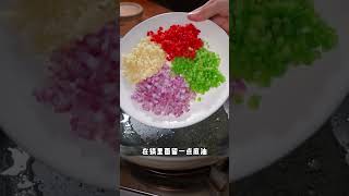 这样做的椒盐大虾 ，不用油炸也不用烤，出锅个焦香酥脆 ，好吃到连壳都不剩，做法真的很简单，看一眼就能学会椒盐粉