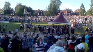 Resning av Midsommarstång Gropen Leksand 2012