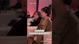 近日，李子柒在蓬莱三仙山 举办的“中国汉服之夜”现场惊 艳亮相！灵动的唐风汉服与精 美的鬟髻，仿佛“蓬莱仙子”， 尽显华夏衣冠的雍容气度！#汉服 #liziqi #china