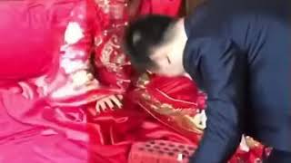 The traditional activity of picking up brides in Chinese marriage