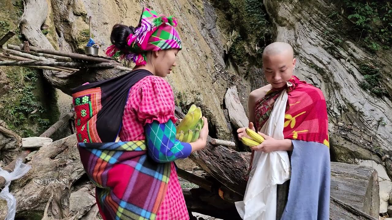 Homeless Single Mom S Life Changed By Monk S Selfless Act Youtube