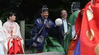 サッカーＷ杯必勝を祈願し下鴨神社で蹴鞠