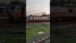 TKD WAP7 bringing 12440 Shri Ganganagar - Nanded SF Express at Akola Junction.