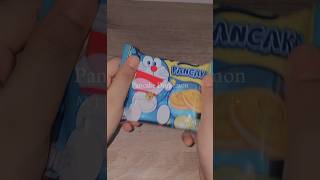 Pancake Doraemon ✨ tekstur pancake ini kering ya \u0026 rasanya menurutku lebih enak pakai ice cream ..