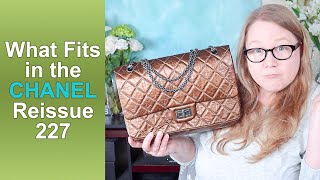 WHAT FITS in the Chanel Reissue 227 || Autumn Beckman