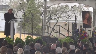 Axl Rose speaks at Lisa Marie Presley memorial at Graceland: 'This is truly devastating'