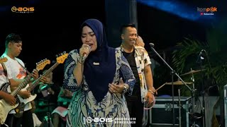 Antara Teman dan Kasih. meresapi bngt yg nyanyi..