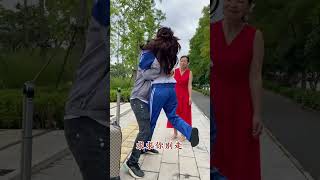 女儿高考一结束，丈夫就提出离婚，女儿哭的撕心裂肺求爸爸不要走，父亲看到女儿这样，心里五味杂陈……婚姻不是儿戏，孩子需要一个完整的家 #婚姻情感#劇情#人生百態#shorts