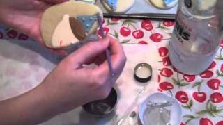 How to Apply Luster Dust to a Decorated Cookie