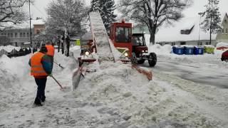 Úklid sněhu ve Vrchlabí 16.1.2017 za použití ruského nakladače - unikát!!! Stalinovy ruce - minimaxa