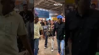 Mumbai Airport पर बेटी Suhana के साथ Spot हुईं Gauri Khan
