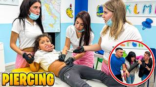 ILARY SI È FATTA IL PIERCING ALL'OMBELICO CON ZIA NICOLE A SCUOLA DI NASCOSTO E MAMMA LO SCOPRE!