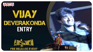 Vijay Devarakonda Entry @ Taxiwaala Pre-Release EVENT Live || Vijay Deverakonda, Priyanka Jawalkar
