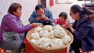 【乡村的味道】蒸几笼萝卜大肉包子，灌上辣子醋水水，吃起来美得很！