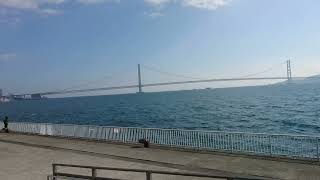 兵庫県　大蔵海岸から見た、明石海峡の風景。Scenery of the Akashi Strait seen from the Okura coast in Hyogo prefecture.