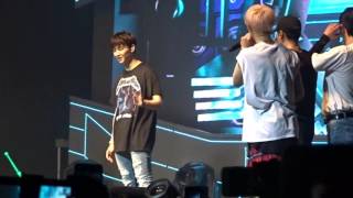 160711 Got7 Fly in LA Day1- JB dancing Jackson's FLY part( He loves it)