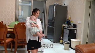 宝宝马上要添辅食了，小妹儿给娃儿准备了开荤仪式，小家伙 嘴馋得很