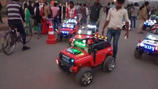 India gate child  jeep