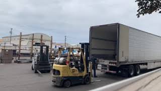 Fast unloading dry van