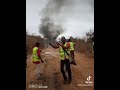 Un #grumier qui prend feu sur la #route #insolite #Gabon #exploitation #bois