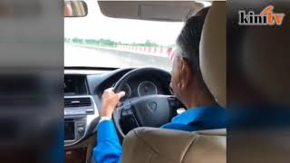 Video: Dr M, lelaki 93 tahun pandu kereta 110km/j tanpa 'goyang'