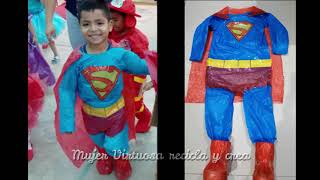 Disfraz de Superman con reciclaje