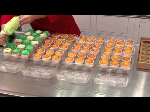 Decorataing Cupcakes Production Style Decorataing Cupcakes Production Style