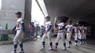 優勝候補の履正社が甲子園に到着