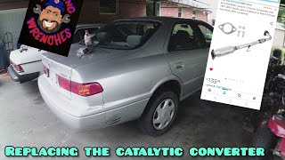 Replacing the cataytic converter on my 2001 Toyota Camry #turningwrenches #Toyotacamry