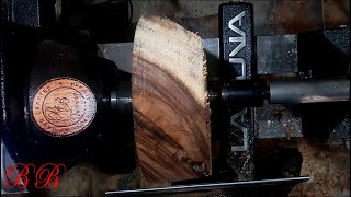 Turning a half sapwood Acacia bowl / wood turning