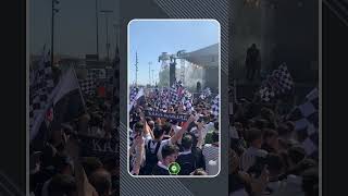 Beşiktaş taraftarı kupayı kutluyor