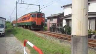 越後線115系出雲崎駅付近通過　警笛あり