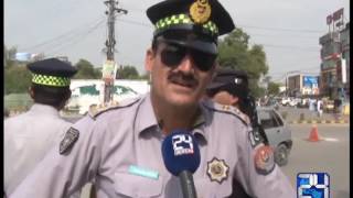 24 Report: Peshawar traffic wardens in action against tinted glass used on vehicles