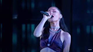 Stan Twitter: Ariana whistle note