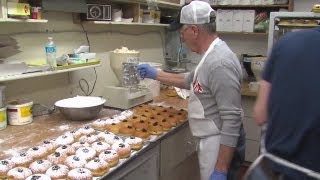 RAW: Paczki-making process