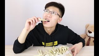 试吃史上最奇葩的脱水产品甘蔗干，真心咬不动啊！