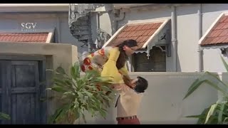 Lakshmi Escapes From Home To Meet Dr. Rajkumar | Naa Ninna Mareyalare Kannada Movie Scene